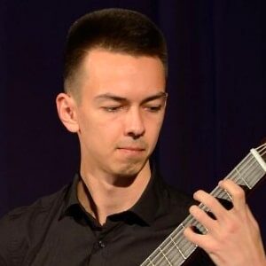 Олег Константинович – преподаватель гитары онлайн