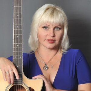Юлия Борисовна – дистанционный преподаватель вокала