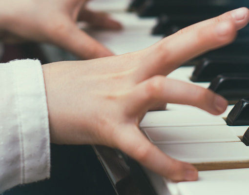 Сколько нужно учиться играть на музыкальном инструменте?
